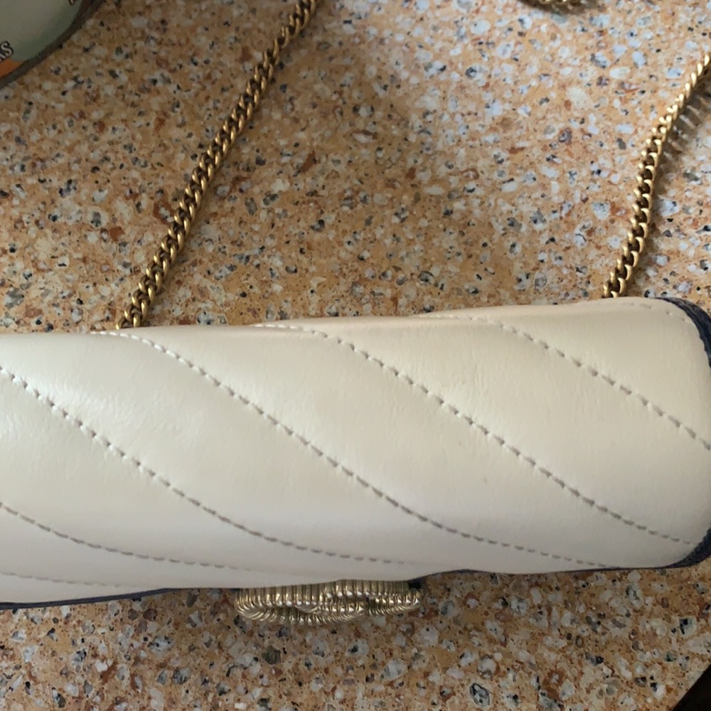 Selling a mini cross body Gucci purse - Picture 2 of 3